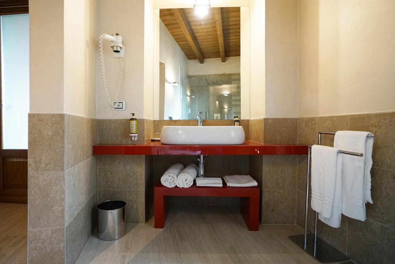 Il Portico - 1711 Luxury Guest House Arlate Bagian luar foto