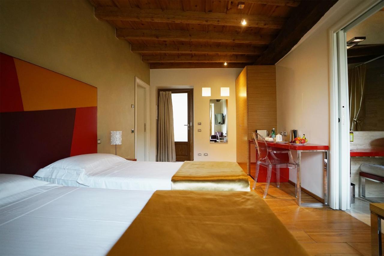 Il Portico - 1711 Luxury Guest House Arlate Bagian luar foto