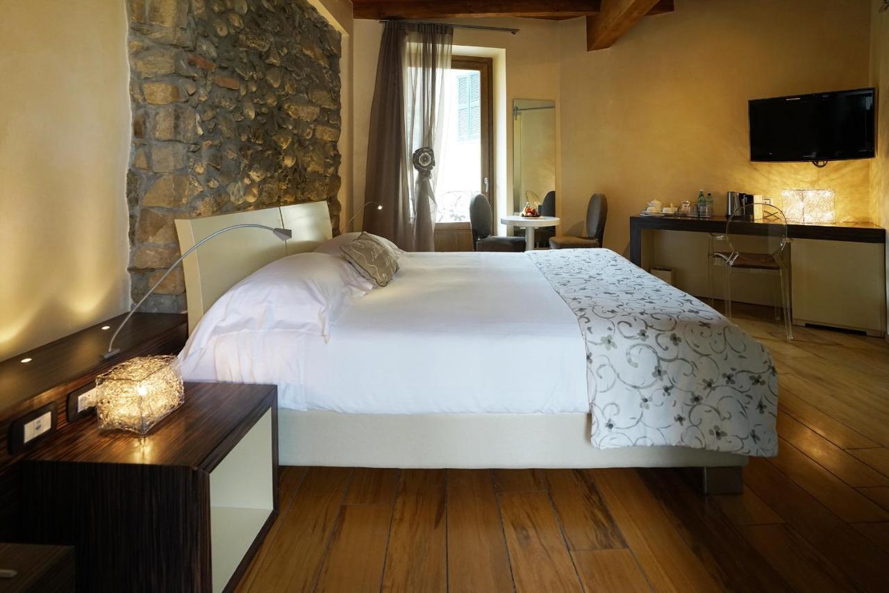 Il Portico - 1711 Luxury Guest House Arlate Bagian luar foto