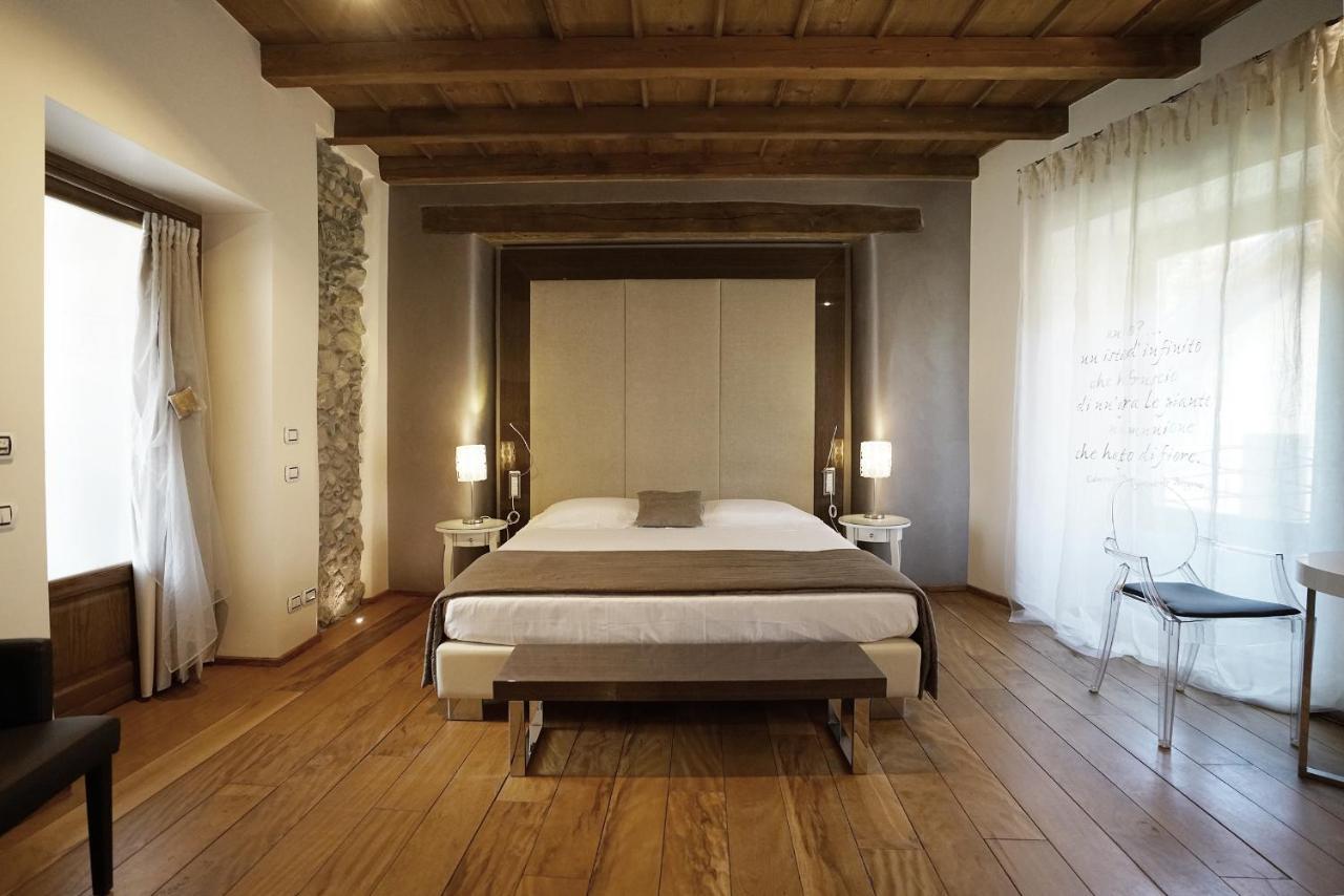 Il Portico - 1711 Luxury Guest House Arlate Bagian luar foto