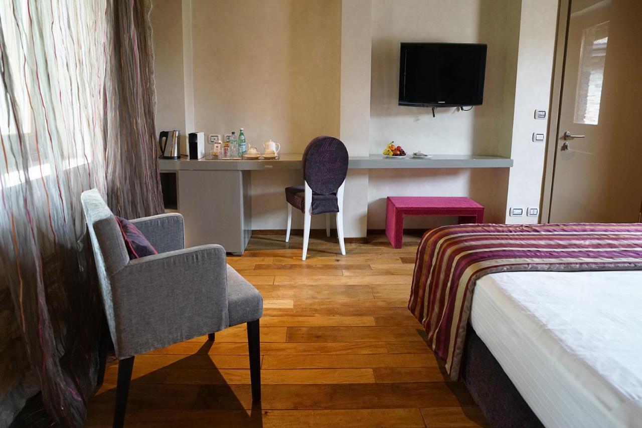 Il Portico - 1711 Luxury Guest House Arlate Bagian luar foto