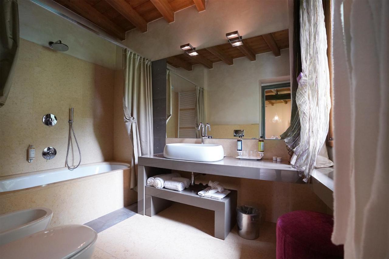 Il Portico - 1711 Luxury Guest House Arlate Bagian luar foto