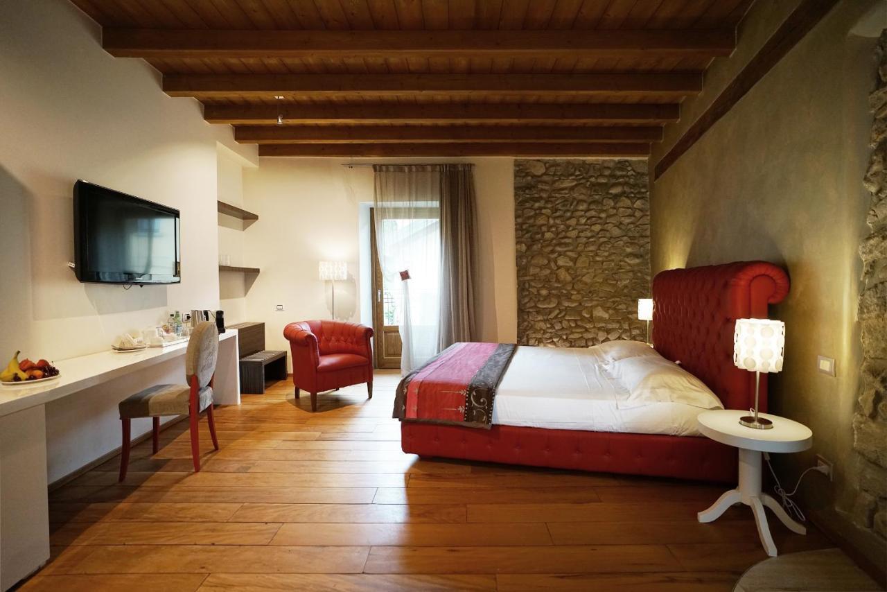 Il Portico - 1711 Luxury Guest House Arlate Bagian luar foto