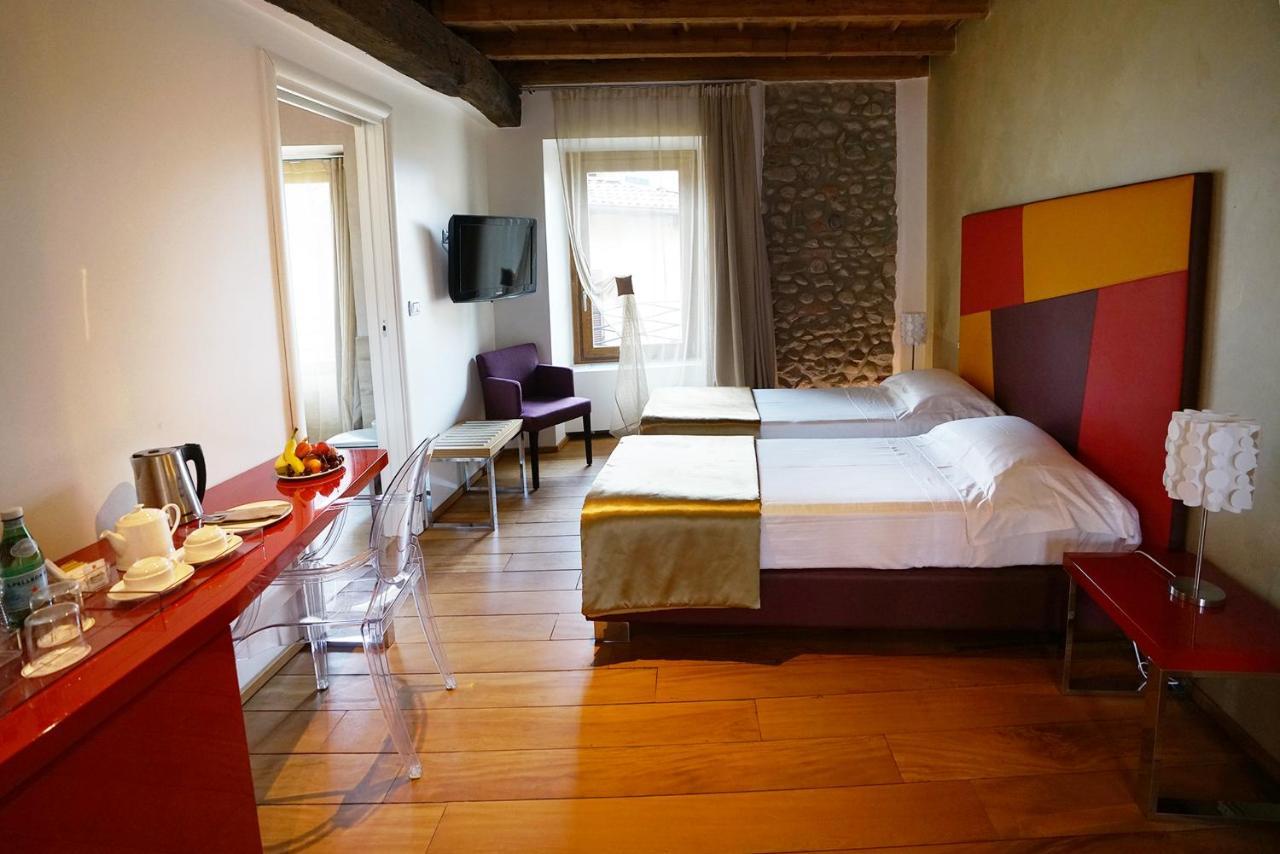 Il Portico - 1711 Luxury Guest House Arlate Bagian luar foto