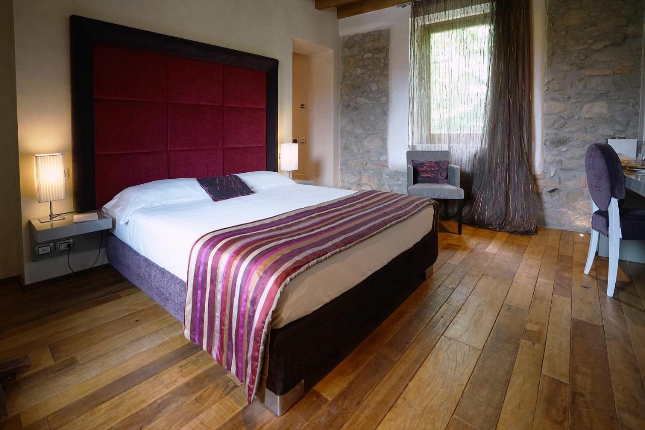 Il Portico - 1711 Luxury Guest House Arlate Bagian luar foto