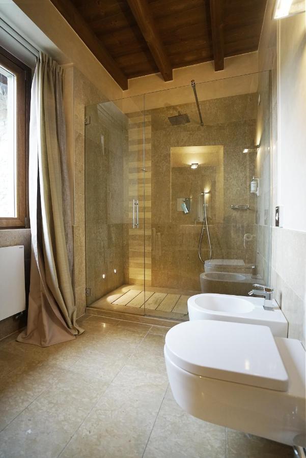 Il Portico - 1711 Luxury Guest House Arlate Bagian luar foto