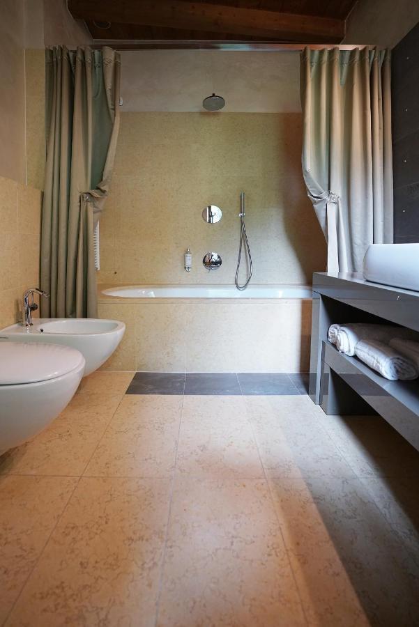 Il Portico - 1711 Luxury Guest House Arlate Bagian luar foto