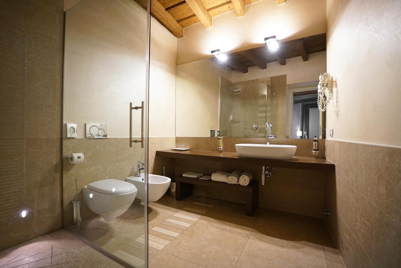 Il Portico - 1711 Luxury Guest House Arlate Bagian luar foto
