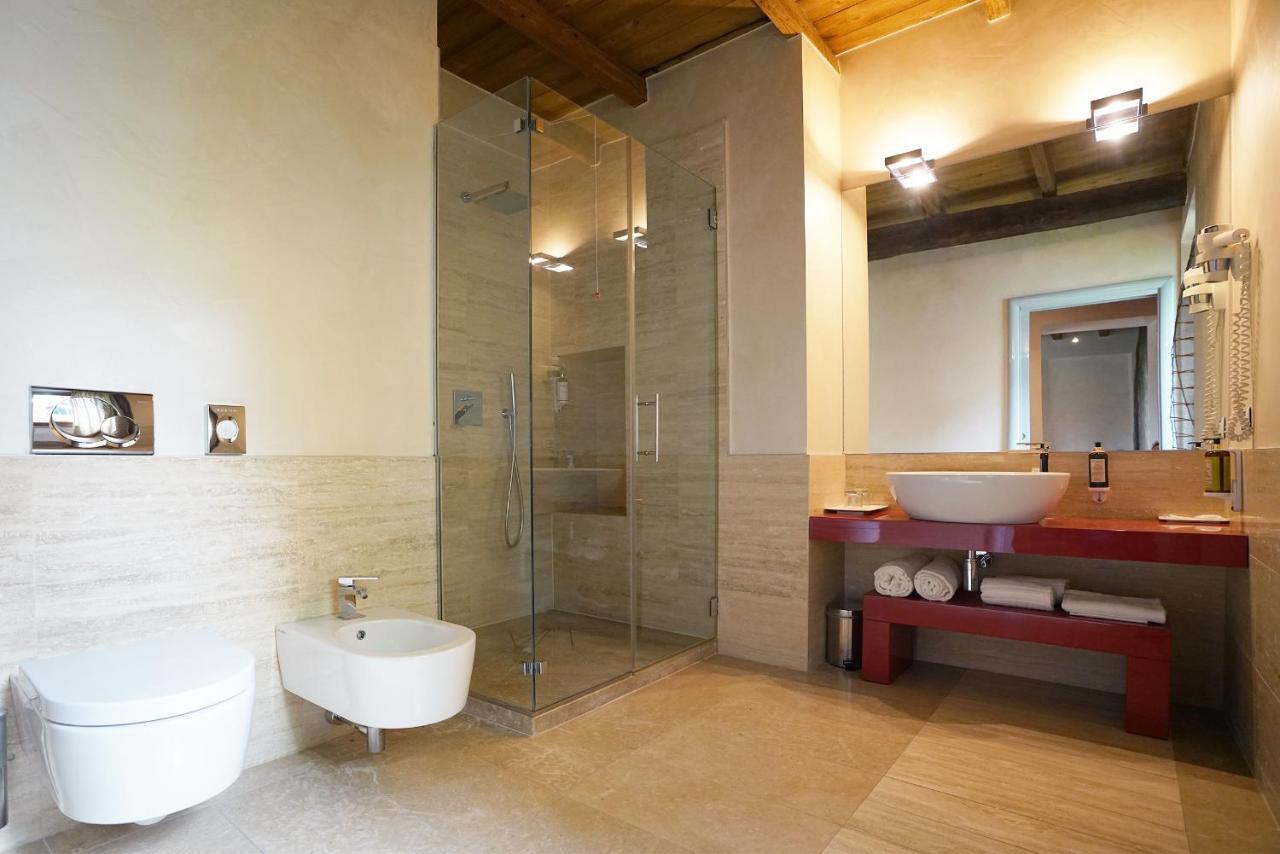 Il Portico - 1711 Luxury Guest House Arlate Bagian luar foto
