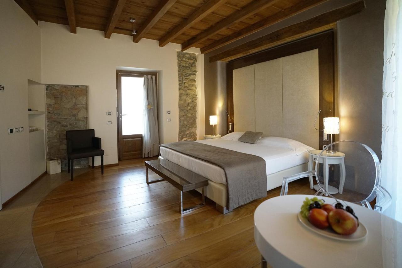 Il Portico - 1711 Luxury Guest House Arlate Bagian luar foto
