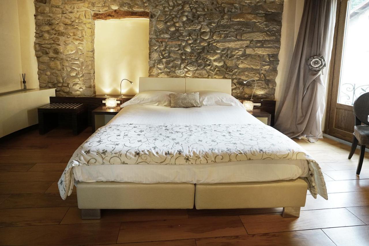 Il Portico - 1711 Luxury Guest House Arlate Bagian luar foto