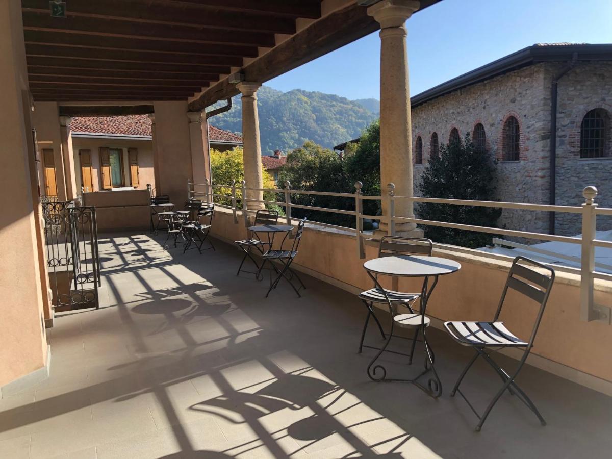 Il Portico - 1711 Luxury Guest House Arlate Bagian luar foto
