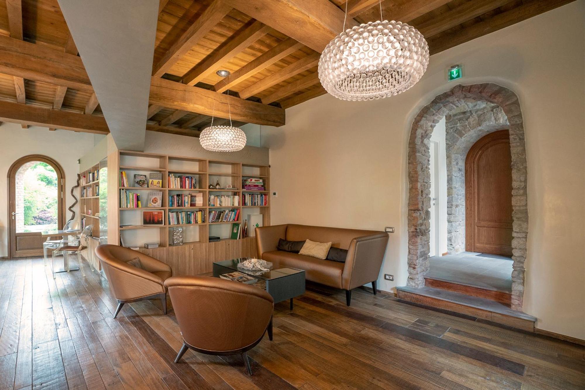 Il Portico - 1711 Luxury Guest House Arlate Bagian luar foto