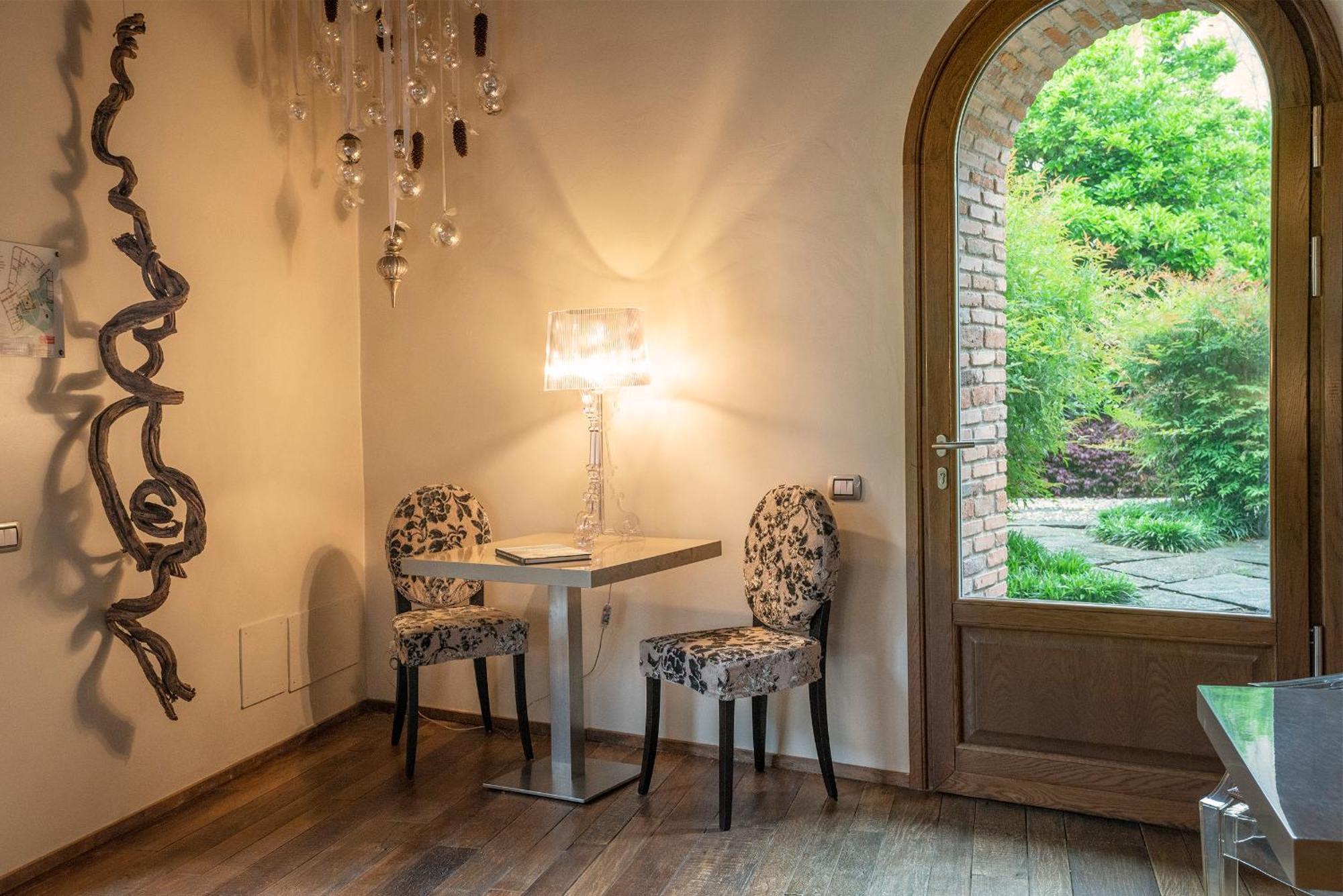 Il Portico - 1711 Luxury Guest House Arlate Bagian luar foto
