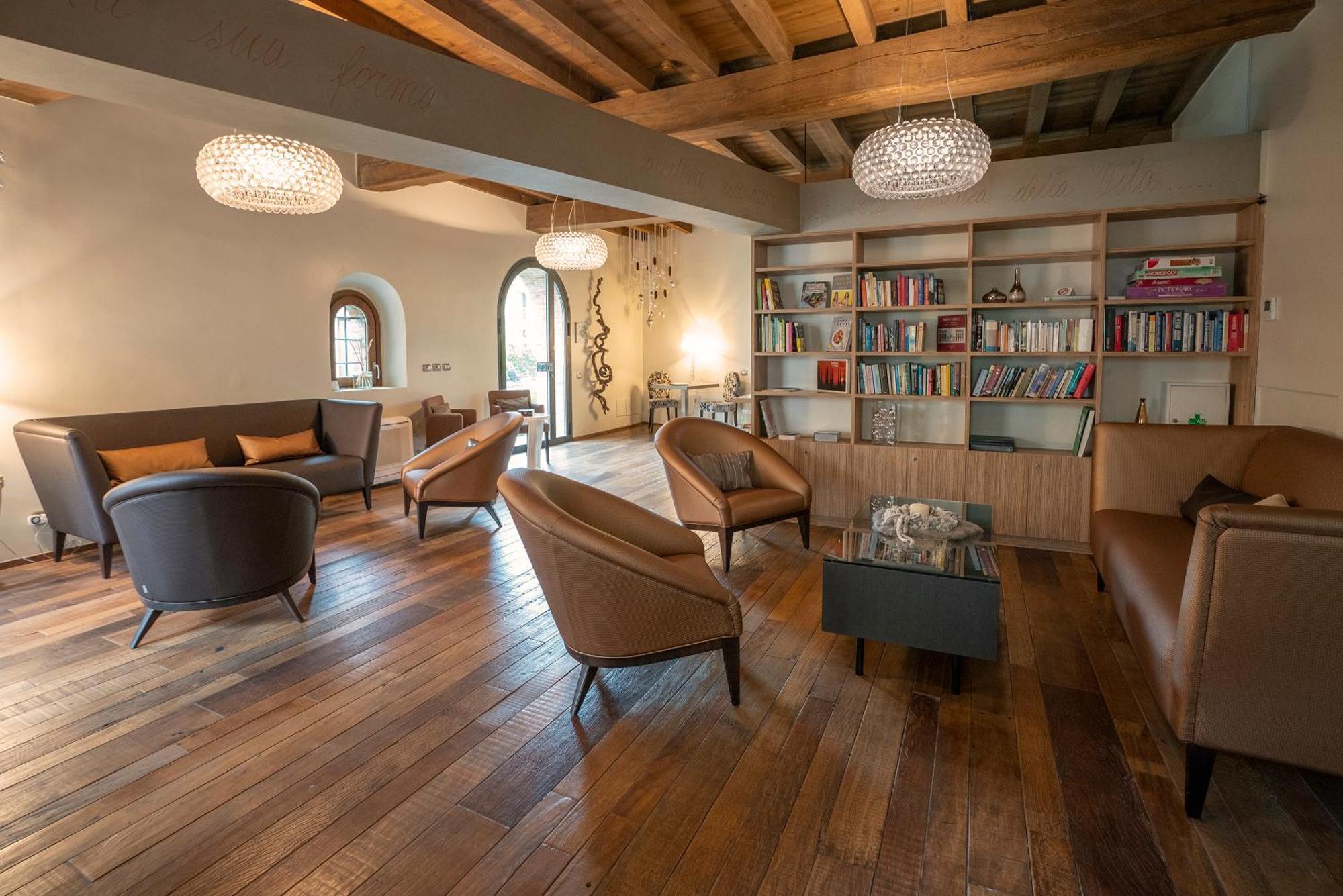 Il Portico - 1711 Luxury Guest House Arlate Bagian luar foto