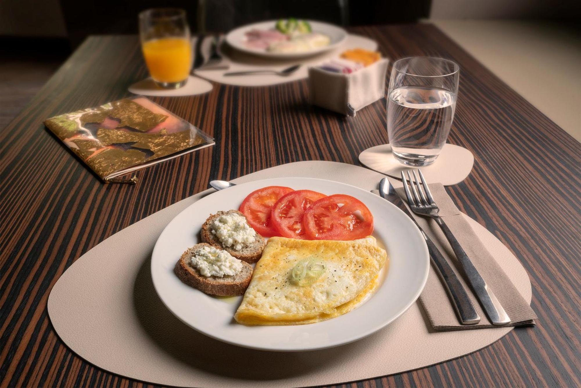 Il Portico - 1711 Luxury Guest House Arlate Bagian luar foto